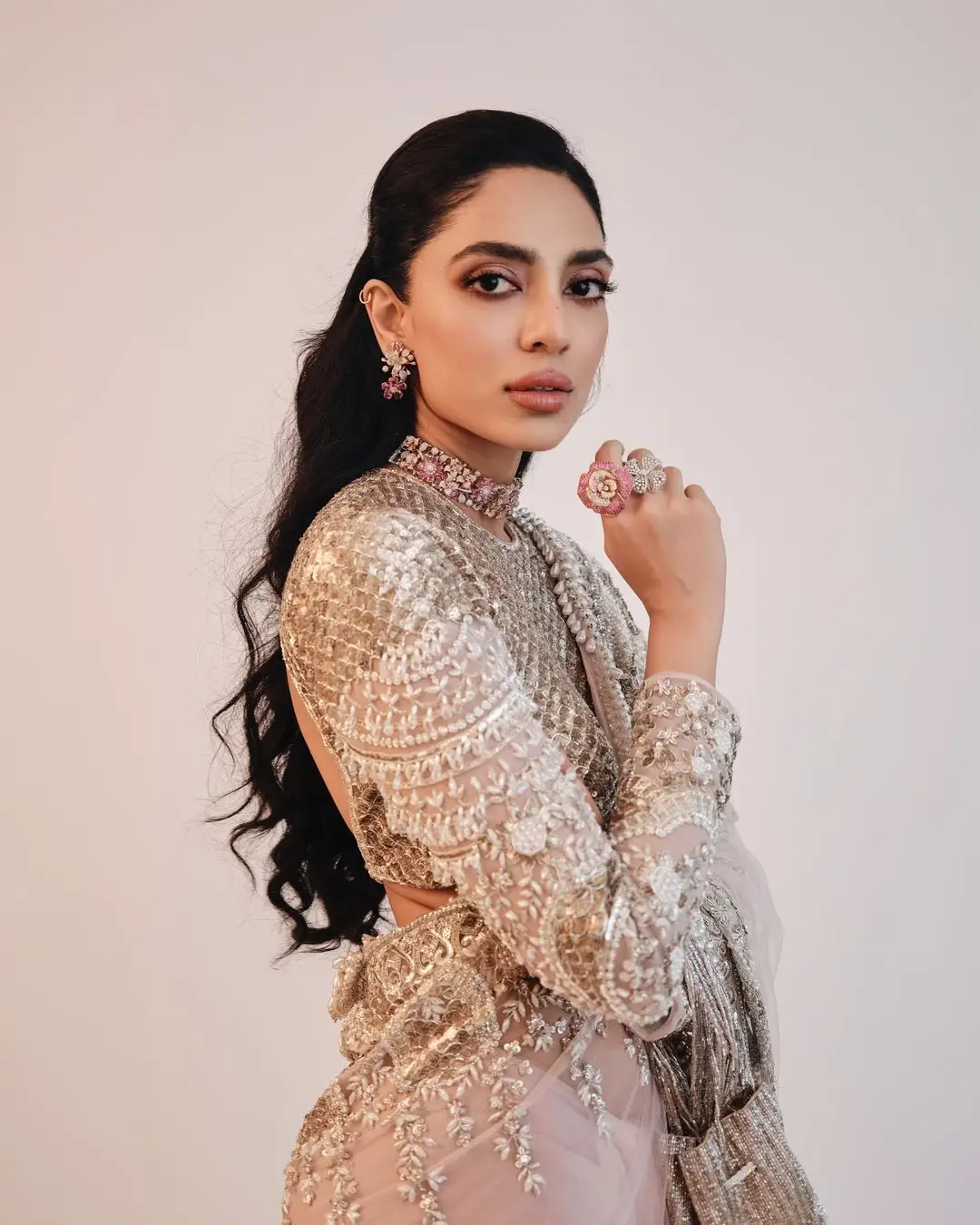 Sobhita Dhulipala Wearing Beautiful Earrings Jewellery Pink Saree Blouse